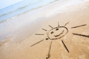 砂浜に太陽のイラスト